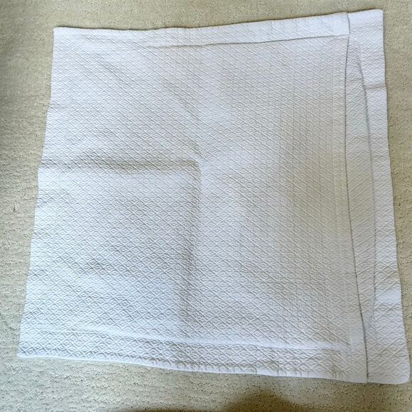 Pottery Barn Matelasse White Embossed Print 24 x 24 Pillow Shams - Set of 2 - Picture 4 of 13